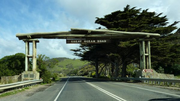 Memorial Arch - Place to Visit on Great Ocean Road