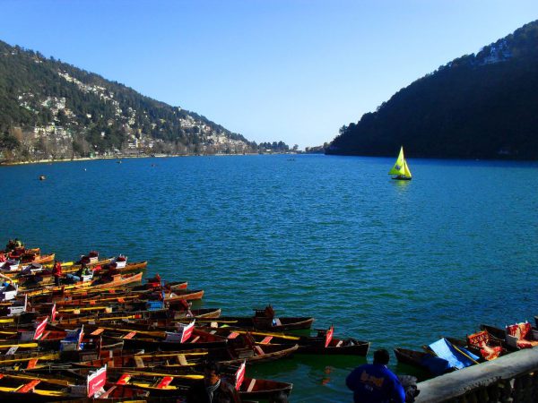 chauffer driven car in nainital